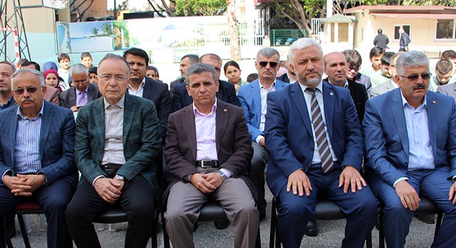 Hayırseverin adı okula verildi