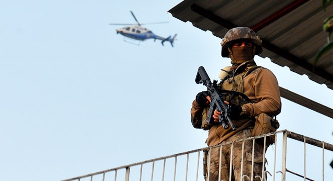 Helikopter destekli 'çete' operasyonu: 30 gözaltı
