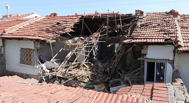 Helyum gazı tüpleri patladı, müstakil ev kullanılamaz hale geldi