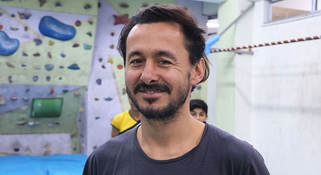 Hem matematik öğretiyor hem de milli sporcu yetiştiriyor