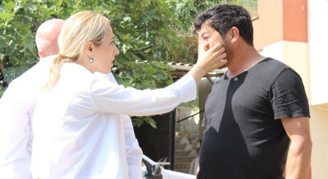Hem oy istiyor hem hasta muayene ediyor