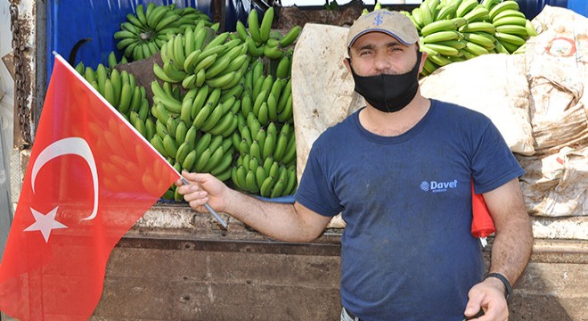 Hem muz hasadı yaptılar, hem 23 Nisan ı kutladılar