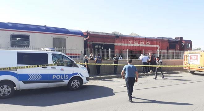 Hemzemin geçitte Doğu Ekspresi'nin çarpmasıyla öldü