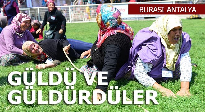 Herkes onlara onlar kendilerine güldü