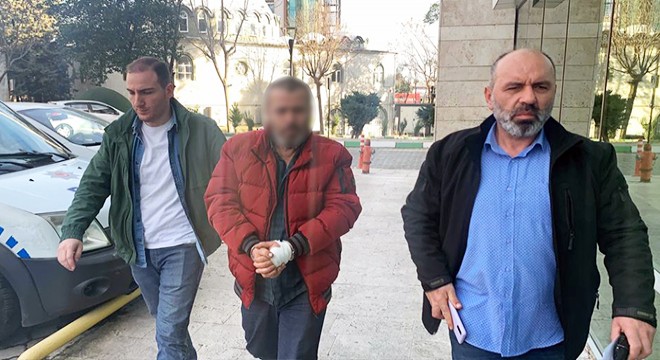 Hesap yüzünden tartıştığı garsonu bacağından vurdu