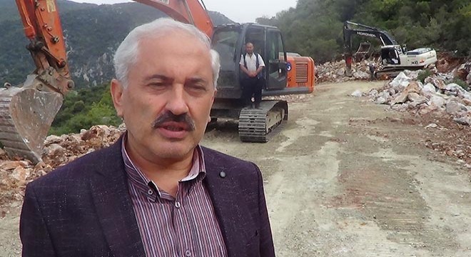 Heyelan nedeniyle kapanan yol açıldı