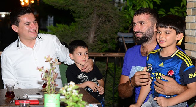 Hikmet Tuğsuz, Antalya'da hayranlarıyla buluştu