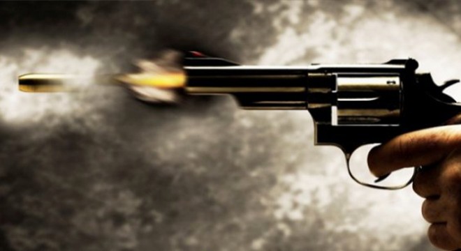 Hırsız, ev sahibini tabancayla başından vurup kaçtı