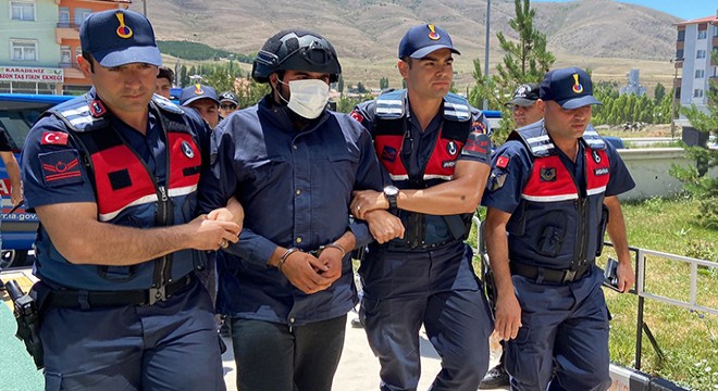 Hırsız sandığı 3 kişiyi öldüren çoban adliyede