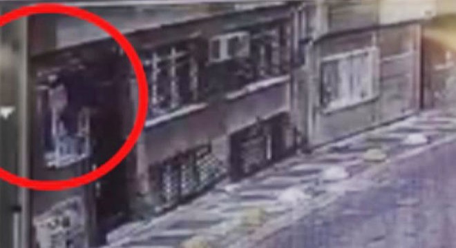 Hırsızın apartmana 'Örümcek Adam' gibi tırmanması kamerada