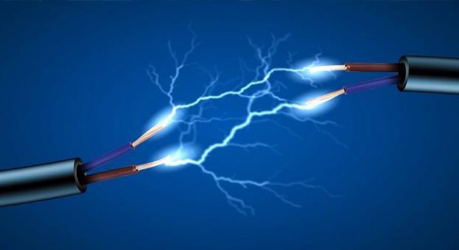 Hırsızlık için çıktığı elektrik direğinde akıma kapılıp, öldü