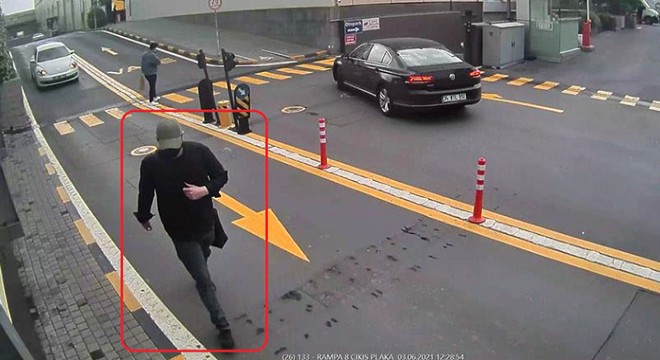 Hırsızlık için geldiler, çaldıkları 250 bin liralık çantayla yakalandılar
