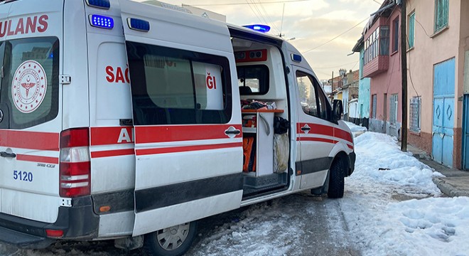 Hırsızlık için girdiği evin sahibini bacağından yaraladı