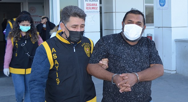 Hırsızlıktan yakalandı, gazetecilere 'İyi çek' dedi