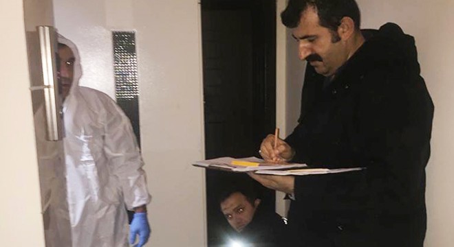 Hollanda'ya gideceği gün asansörde intihar etti