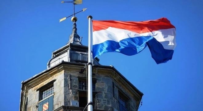 Hollanda da hükümet düştü