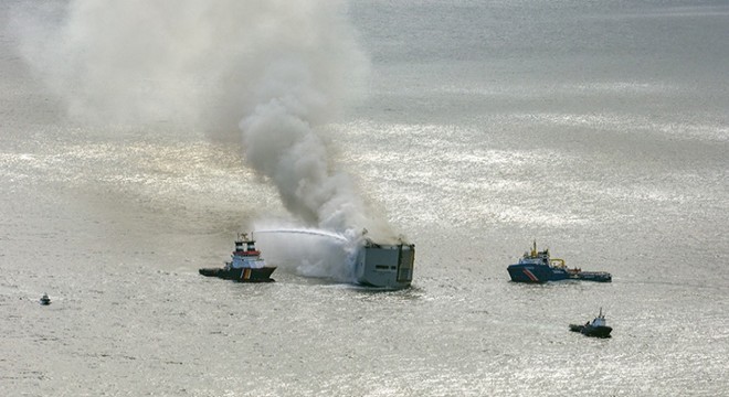 Hollanda’da kargo gemisindeki yangın hala söndürülemedi