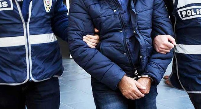 Hükümlünün parasını zimmetine geçiren memur gözaltına alındı