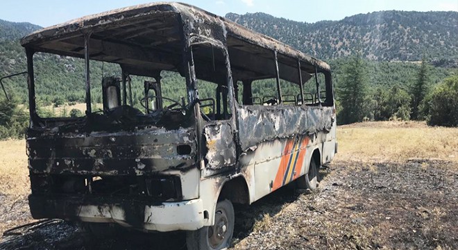 Hurda midibüs yandı