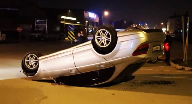Hurdaya dönen otomobilden sağ çıktı