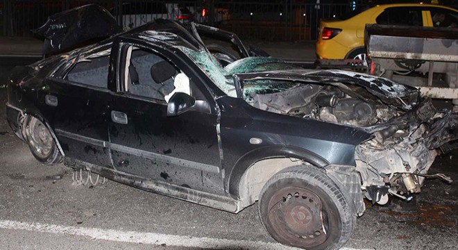Hurdaya dönen otomobilden sağ çıktılar