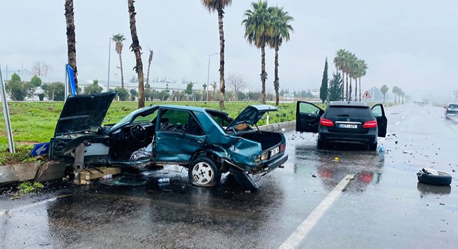 Hurdaya dönen araçtan yaralı kurtuldu