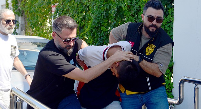 Husumetlilerine ateş açtı, yoldan geçen başkasını öldürdü