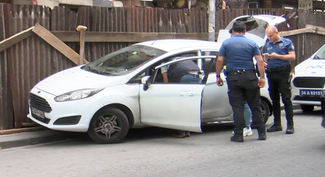 Husumetlisine ateş etti, arkadaşını vurdu