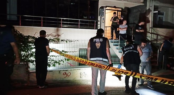 Husumetlisinin evini kurşunladı