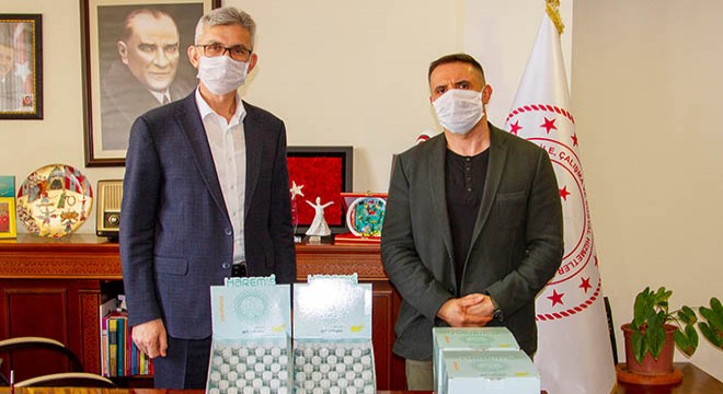 Huzurevi ve çocuk yurduna jel kolonya bağışladı