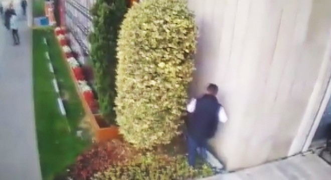 İBB binasındaki hareketlilik kamerada