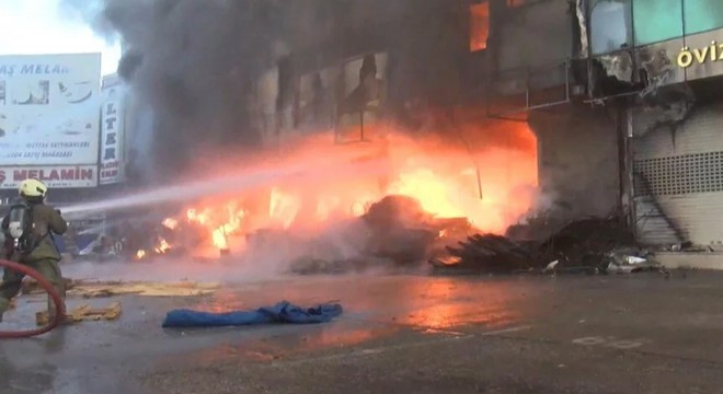 İSTOÇ ta yangın: Alevler çok sayıda iş yerine sıçradı