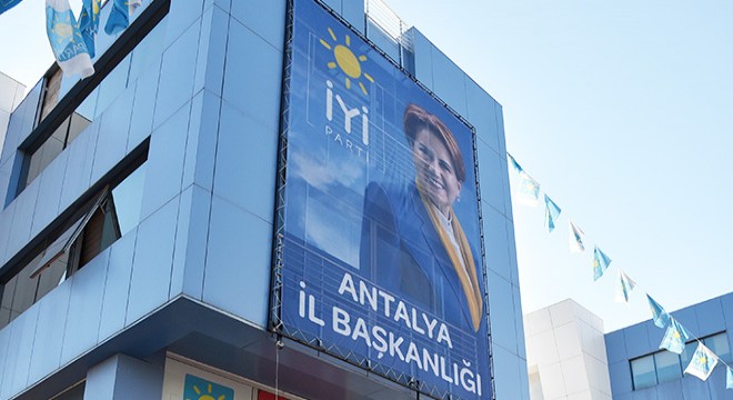İYİ Parti Antalya il binasında yangın