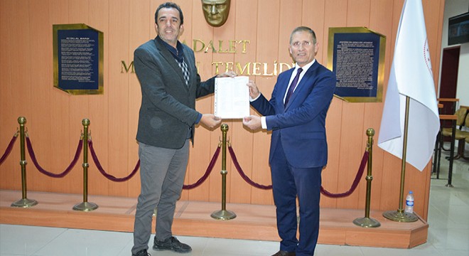 İYİ Parti Korkuteli yönetimi mazbatasını aldı