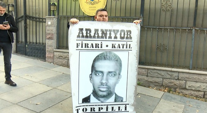 İYİ Partili Çömez'den Somali Büyükelçiliği'ne 'Aranıyor' afişi