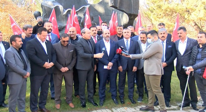 İYİ Partili Lütfü Türkkan'a TBMM önünde 'istifa' çağrısı
