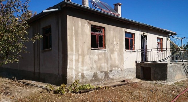 Sigarayı söndürmeden yatınca çıkan yangında öldü