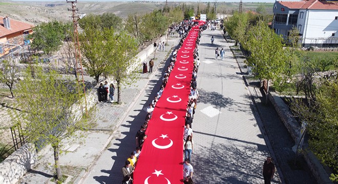 Ihlara Vadisi'nde 2023 genç Türk bayrağı açtı
