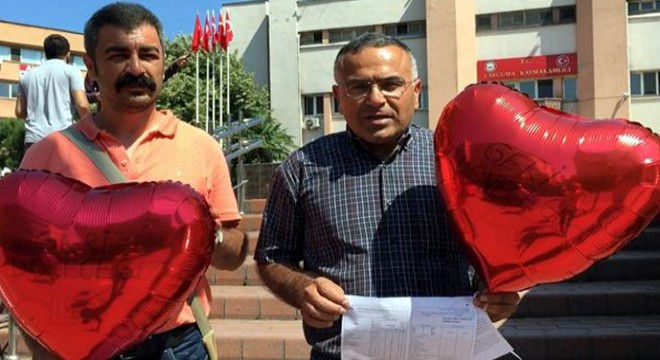 İhraç edilen öğretmenler, sembolik karneleri uçan balonlarla gönderdi