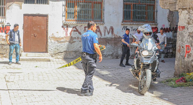 İki grup aynı sokakta sabah ve öğle kavga etti: 5 yaralı