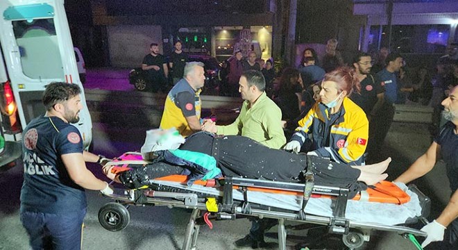 İki otomobilin çarpıştığı kaza sonrası kavga çıktı; 5 yaralı