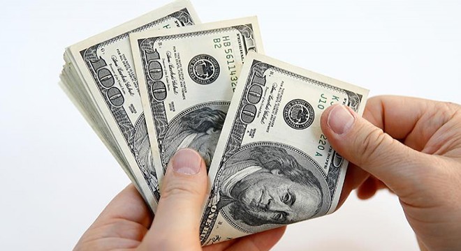 İki şüpheli dövizci kuryesinden 50 bin dolar gasbetti