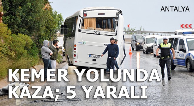 İki midibüs kaygan yolda çarpıştı: 5 yaralı