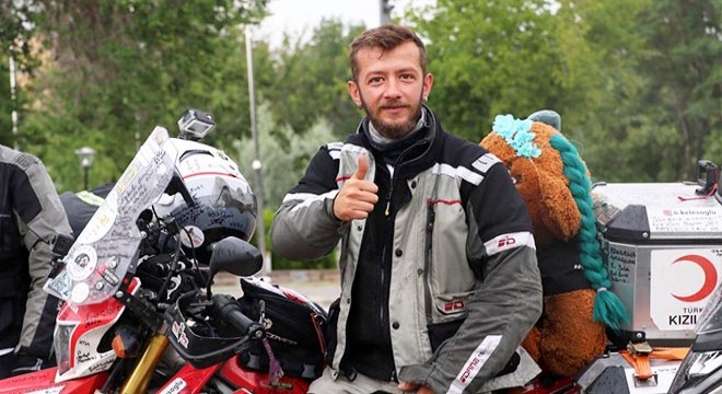İkizine böbreğini verdi, organ bekleyenlere umut oldu