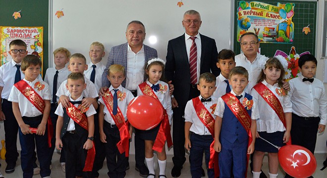 İlk ders zili Rus Okulu'nda çaldı