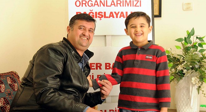 İlk kez aynı anda kalp ve böbrek nakli yapılan hasta öldü
