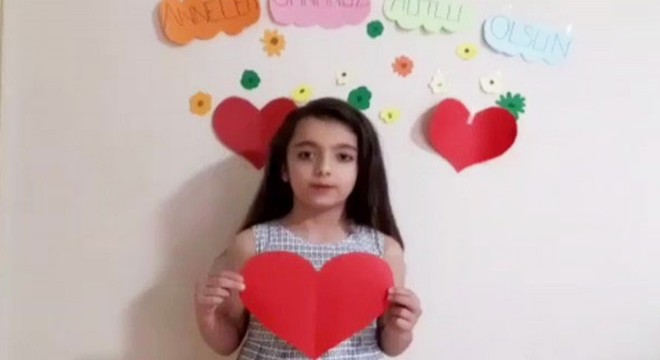 İlkokul öğrencilerinden 'Anneler Günü' sürprizi