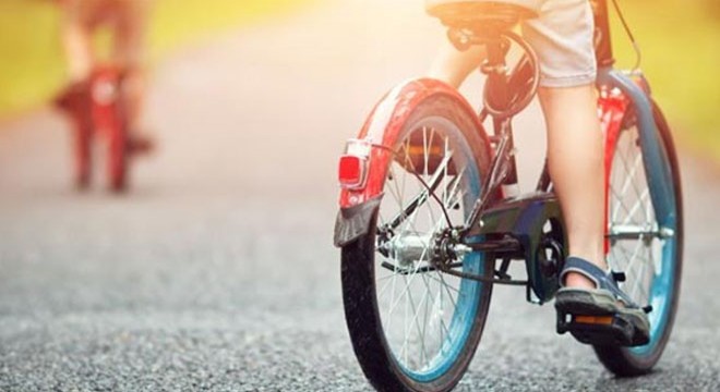 İlkokul öğrencisi bisikletten düşüp öldü