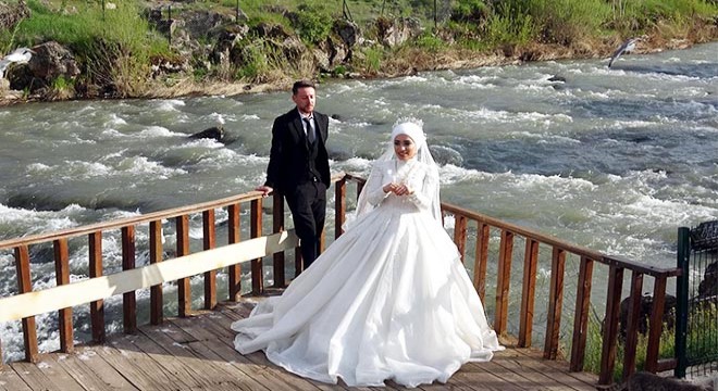 İnci kefali göçünün yaşandığı çay, düğün fotoğrafı çekim alanı oldu