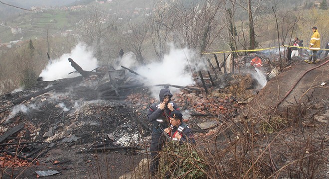 İnebolu'da ahşap ev kül oldu: 1 ölü, 1 yaralı